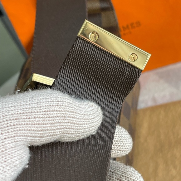 ❌❌SOLD❌❌Louis Vuitton Damier Ebene bodybag/ Bumbag - Picture 14 of 16